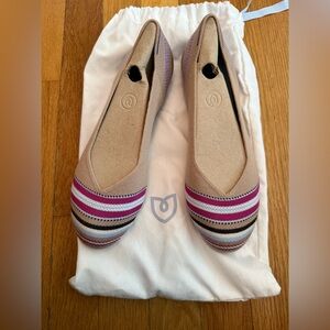 Rothy’s Camel Ribbon Stripe Merino Wool Flats Tan Black Pink Blue Size 8.5